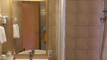 Bruser, hårtørrer, håndklæder, Sæbe