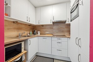 Fridge, microwave, oven, stovetop - Cosy apartment near the center (Blankenberge)