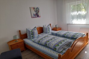 2 bedrooms, travel cot, free WiFi, bed sheets