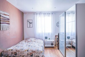3 bedrooms, iron/ironing board, travel cot, free WiFi