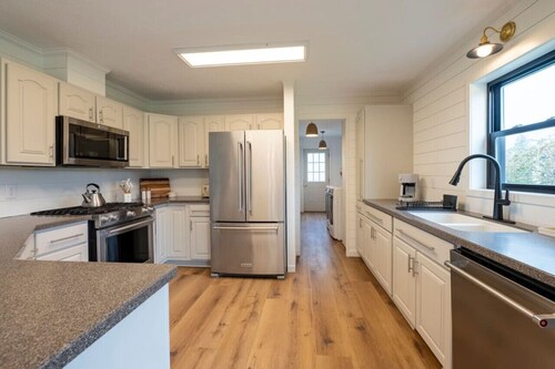 Chic Lakeview Getaway on Seneca Lake Wine Trail