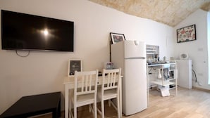 Unclassified image, 4 of 6, button - Bari LandLord 31 (Bari)