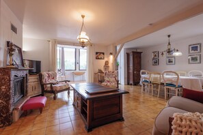 Een flatscreentelevisie