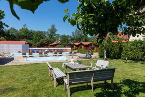 Outdoor dining - Zieliński Manor House Two-person room
(Rewal)