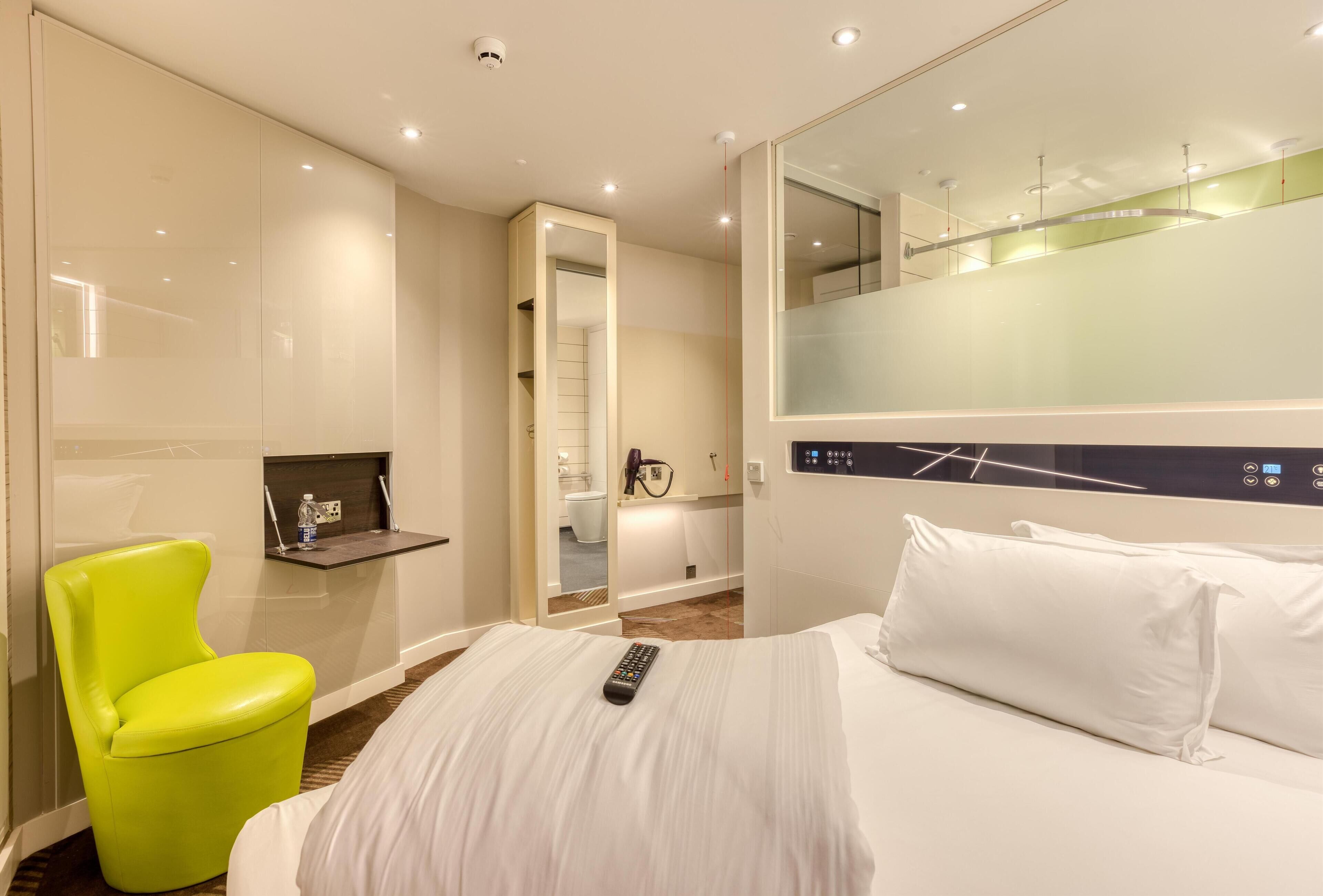 Standard Double Room, Roll-in Shower | Bed sheets