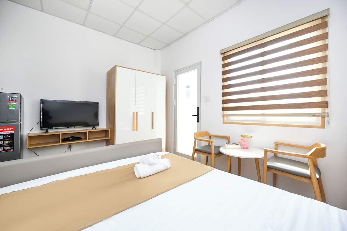 Superior kamer | Hypoallergeen beddengoed, een kluis op de kamer, een bureau