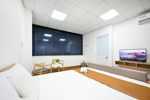 Family Apartment | Hypo-allergenic bedding, in-room safe, desk, laptop workspace - LalaHouse Summer Park (Ho Chi Minh City)