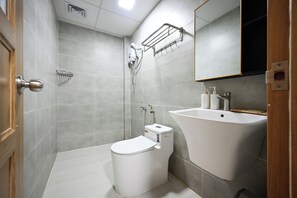 Family Apartment | Bathroom | Shower, rainfall showerhead, hair dryer, slippers - LalaHouse Summer Park (Ho Chi Minh City)