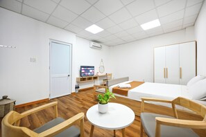 Family Apartment | Hypo-allergenic bedding, in-room safe, desk, laptop workspace - LalaHouse Summer Park (Ho Chi Minh City)