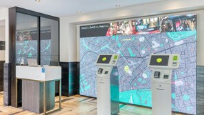 Reception - Hub By Premier Inn London Paddington - Paddington Station (London)