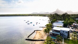 Solsenger og strandhåndklær
