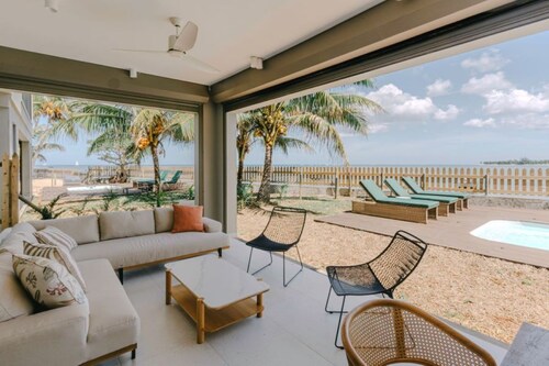 Located directly on the beach in Tamarin with private garden and swimming pool.