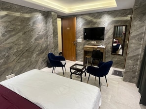 Deluxe Double Room, City View | Free WiFi - Roomshala 180 Divine Residency (New Delhi)