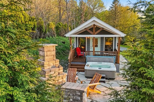 Secluded Tiny 1-BR close to town