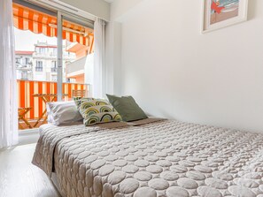 1 室のベッドルーム、WiFi