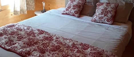 1 bedroom, bed sheets