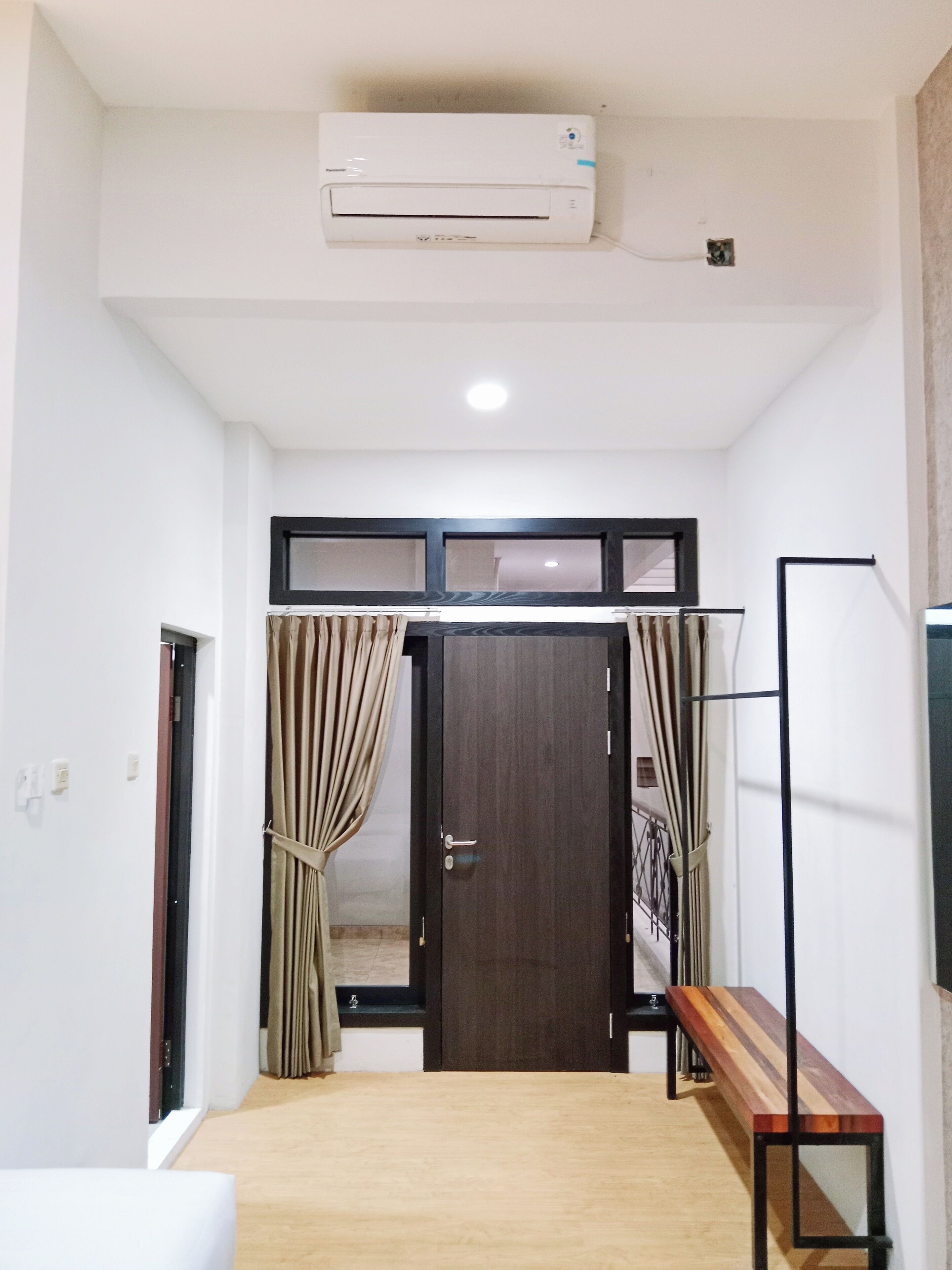Habitación estándar con 2 camas individuales | Escritorio, sistema de insonorización, camas supletorias y wifi gratis