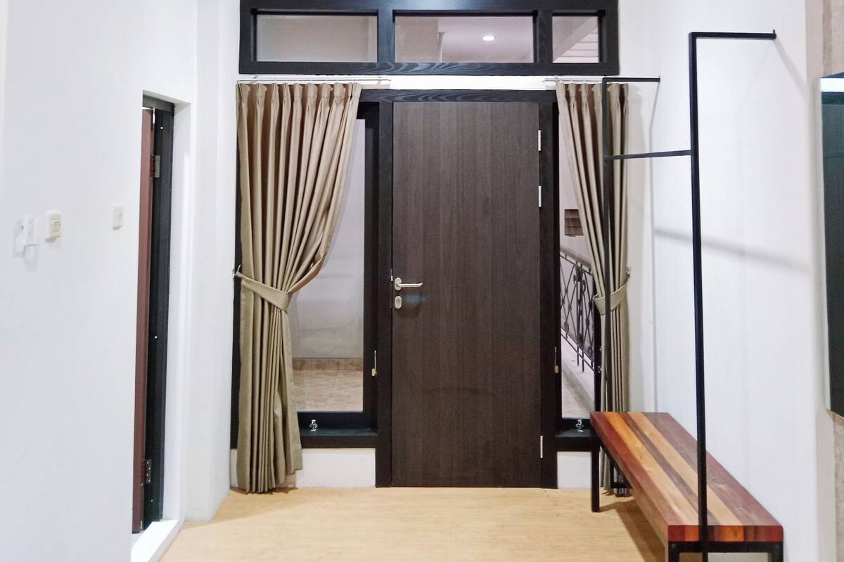 Standard-Zweibettzimmer | Schreibtisch, schallisolierte Zimmer, Zustellbetten, kostenloses WLAN