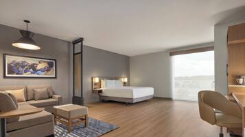 Caja de seguridad en la habitación y cortinas blackout