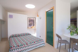 4 camere, una scrivania, Wi-Fi, lenzuola