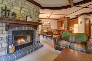 TV, fireplace