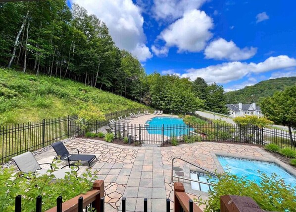 Pool - Charming Tremblant 1 Bedroom -Pool + Hot Tub (Mont-Tremblant)