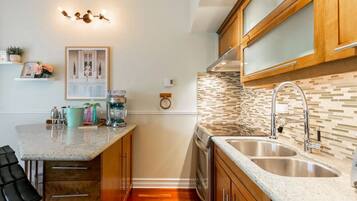 Fridge, microwave, oven, coffee/tea maker