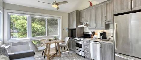 Réfrigérateur, four, plaque de cuisson, lave-vaisselle