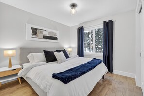 5 soverom, skrivebord, wi-fi (inkludert) og sengetøy