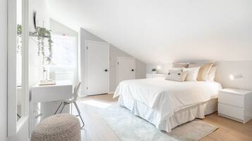 2 bedrooms, desk, iron/ironing board, WiFi