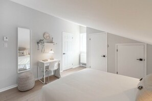 2 bedrooms, desk, iron/ironing board, WiFi