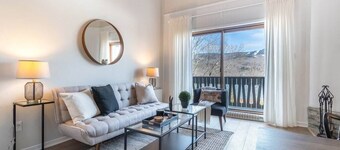 Bright & Modern Lac Tremblant Condo + Views