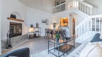 Télévision, cheminée