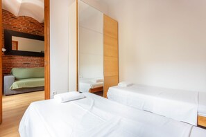 2 bedrooms, iron/ironing board, WiFi - Amazing Classic Apartment by Sagrada Familia With Balcony an (Barcelona)