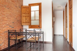 Dining - Amazing Classic Apartment by Sagrada Familia With Balcony an (Barcelona)