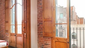 2 bedrooms, iron/ironing board, WiFi - Classic Style Apartment by Sagrada Familia With Balcony and (Barcelona)