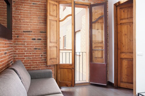 Family Two-bedroom Classic Apartment by Sagrada Familia With