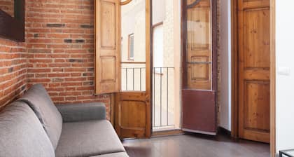 Lovely Classic Apartment for Families by Sagrada Familia wit