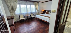 ميني بار ومكتب وتجهيزات عازلة للصوت وواي فاي مجانًا