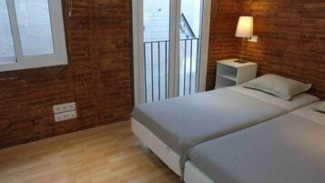 2 slaapkamers, een strijkplank/strijkijzer, wifi