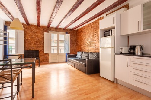 Old town apartment with balcony and wifi