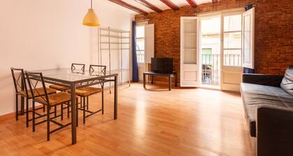 Old town apartment with balcony and wifi