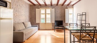 Perfectly located 2-bedroom place near Ramblas