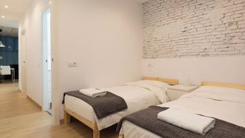 2 bedrooms, iron/ironing board, WiFi