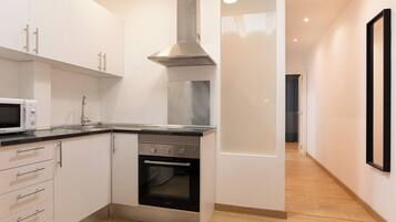 Fridge, microwave, oven, coffee/tea maker