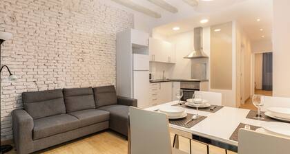 Nice renovated apartment near Ramblas with wifi