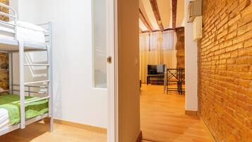 2 slaapkamers, een strijkplank/strijkijzer, wifi