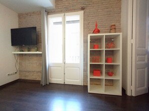 Interior - Barceloneta apartment with balcony (Barcelona)