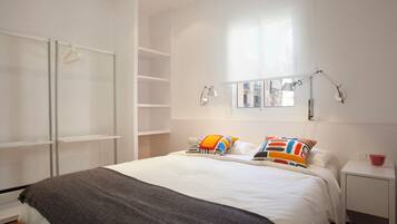 1 slaapkamer, een strijkplank/strijkijzer, wifi, beddengoed