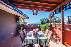 Terrace/patio - Golden Park Apartment with Terrace  (San Gregorio di Catania)